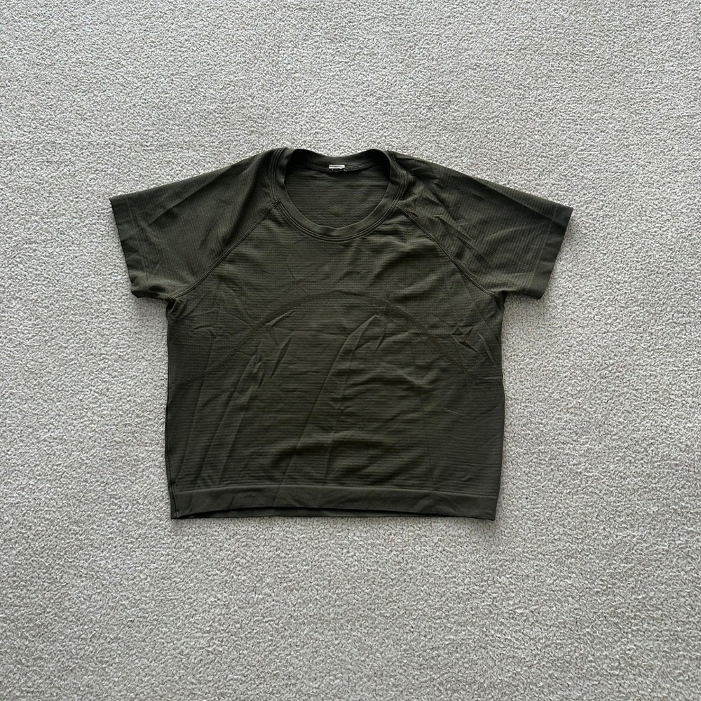 lululemon Swiftly Tech Short Sleeve Cropped size 8 in Army Green